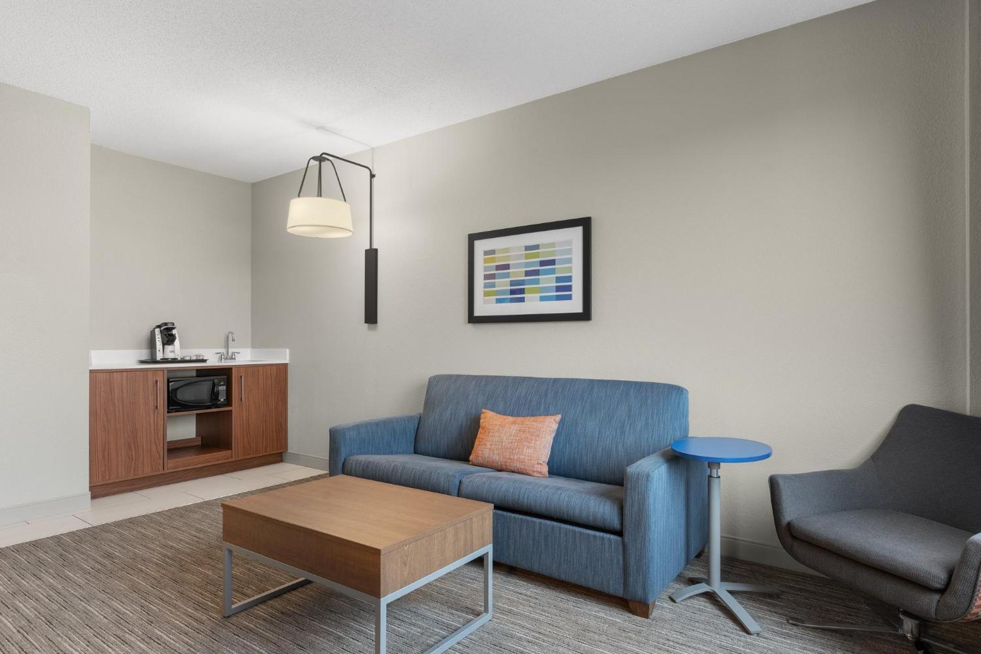 Holiday Inn Express Hotel & Suites Coralville By Ihg Exterior foto