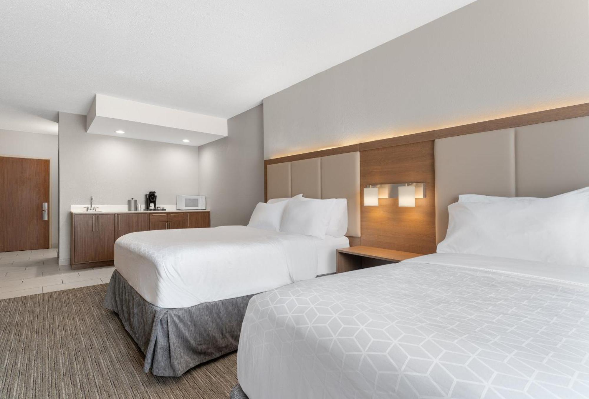 Holiday Inn Express Hotel & Suites Coralville By Ihg Exterior foto