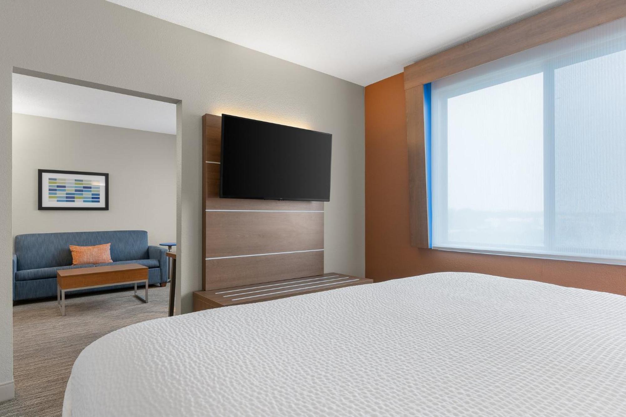 Holiday Inn Express Hotel & Suites Coralville By Ihg Exterior foto