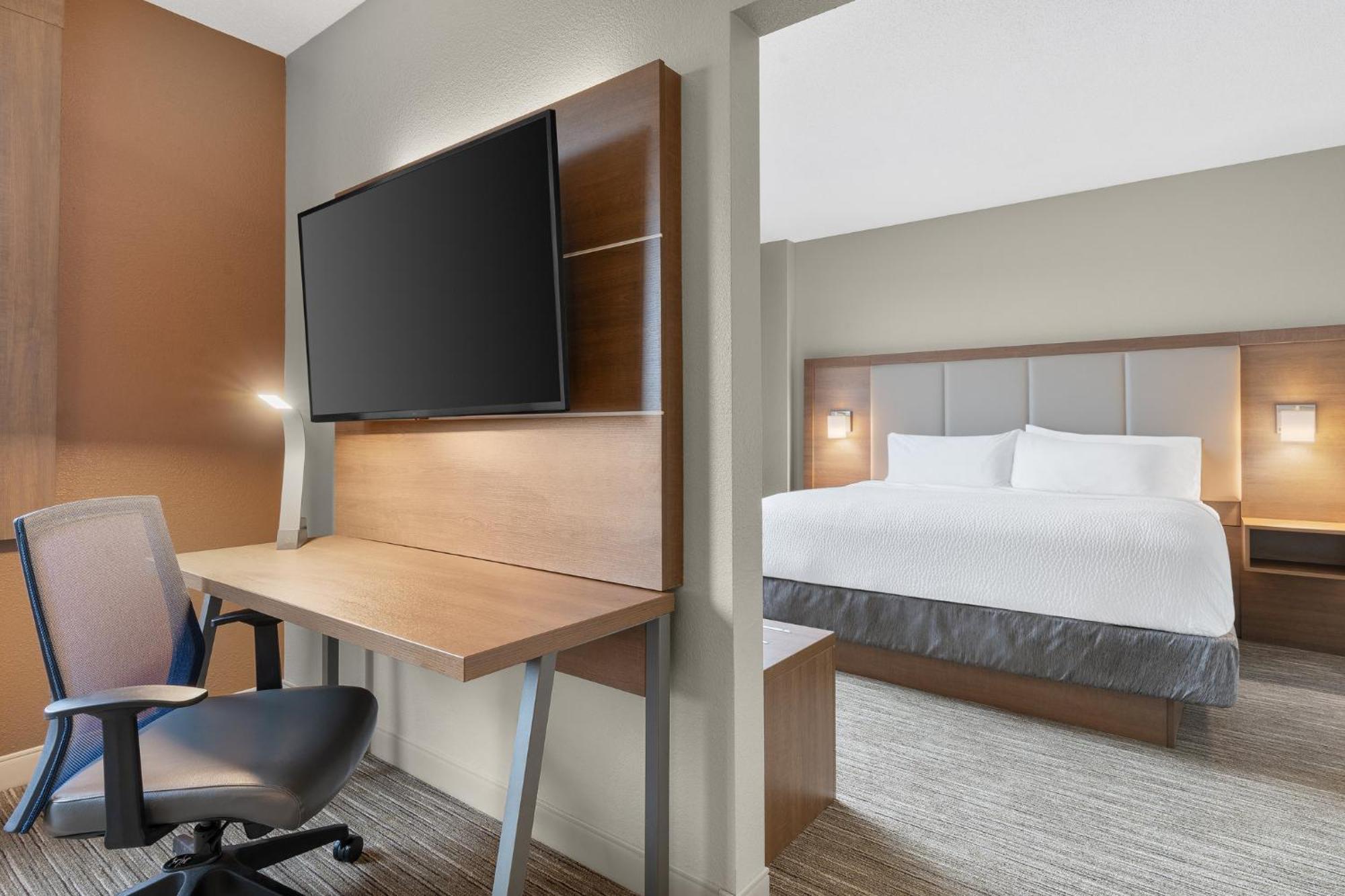 Holiday Inn Express Hotel & Suites Coralville By Ihg Exterior foto